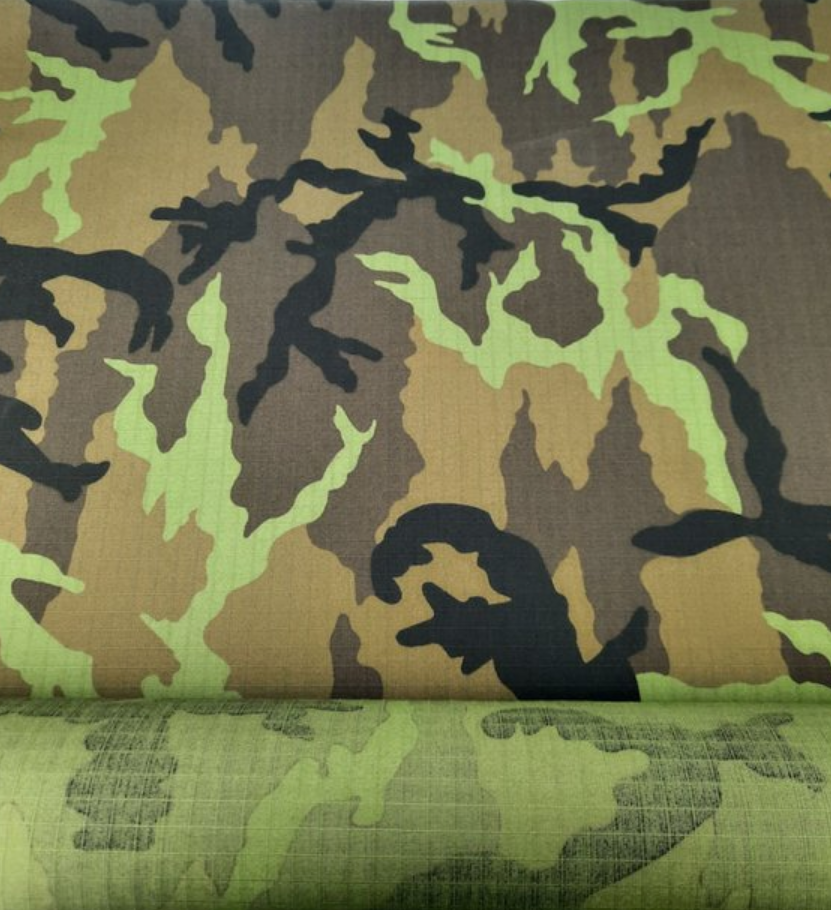 Kolik maskáčové látky potřebuji? Přehled pro kalhoty, bundy, celty i army vybavení