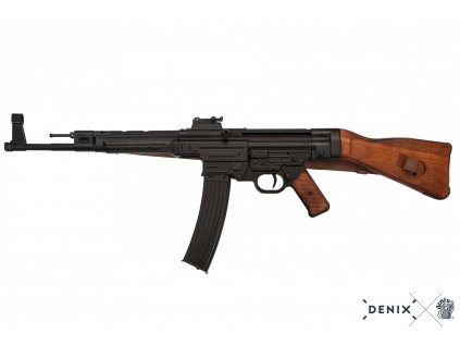 Útočná puška samopal Sturmgewehr 44 (StG44) Německo WWII 1943