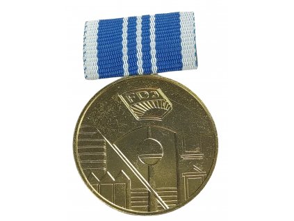 Medaile zlatá za zásluhy v ústředním objektu mládeže FDJ iniciativy Berlín NDR originál