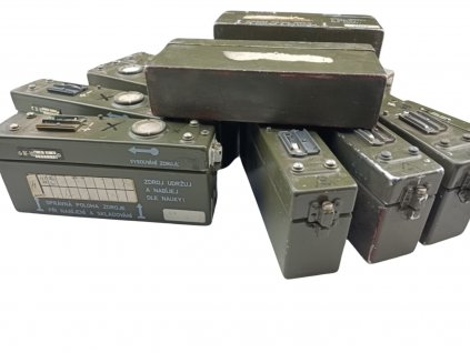 Zdrojová skřínka k radiostanici RF-10 originál použitá