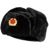 Čepice beranice zimní ruská ušanka s odznakem černá