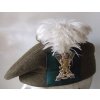 Chochol bílé peří na skotský baret Plume Feather Hackle White Royal Regiment of Scotland originál