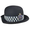 Klobouk dámský s odznakem a stuhou policejní buřinka Bobby Velká Británie