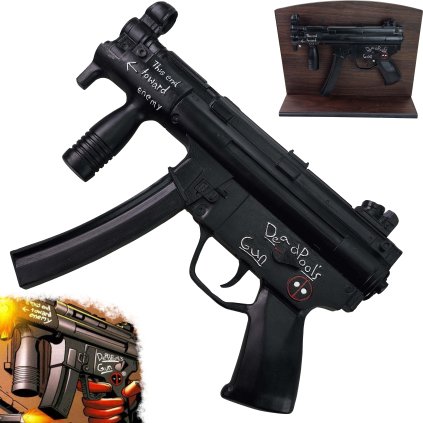 Pryskyřicová zbraň "DEADPOOL'S SMG" s plaketou - Marvel