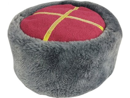 Čiapka zimná Papakha zo šedej kožušiny s červeným vrškom (Veľkosť 56)