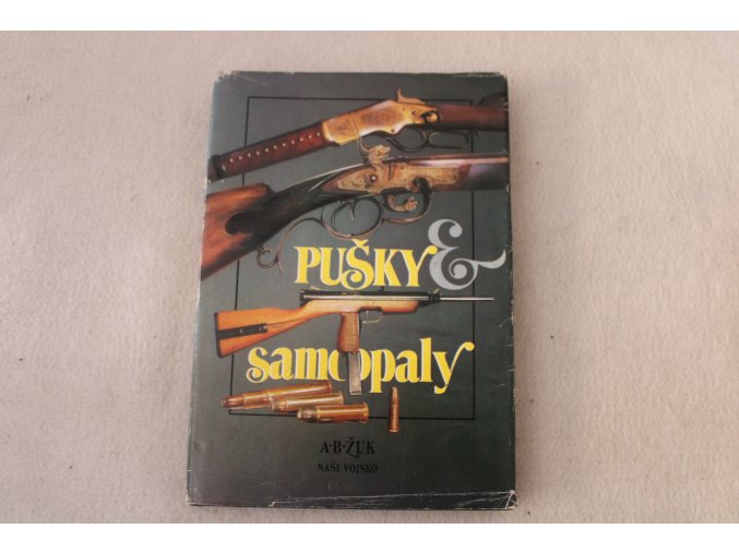 Kniha Pušky a Samopaly