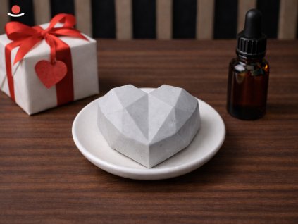 Bílý Maru s šedým aromakamenem Kokoro