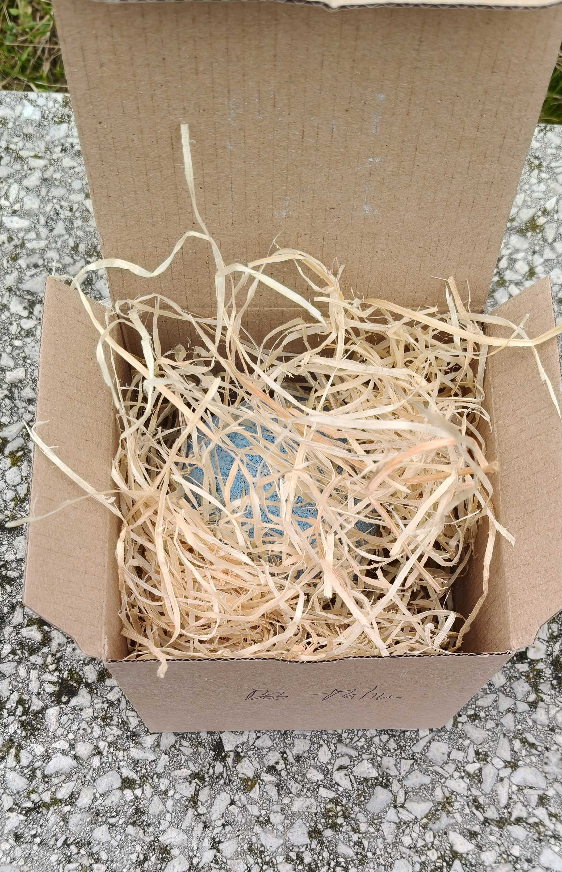 Ekologické balenie objednávok – kartónová krabica a papierová výplň AromaNatura