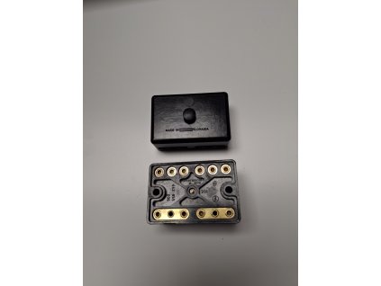 Pojistková skříňka na 6 kulatých pojistek 3/3