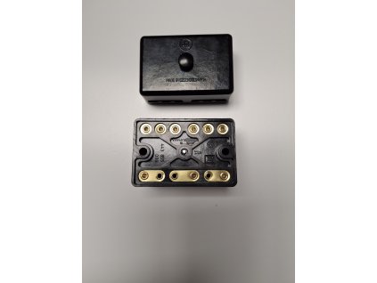 Pojistková skříňka na 6 kulatých pojistek 2/2/2