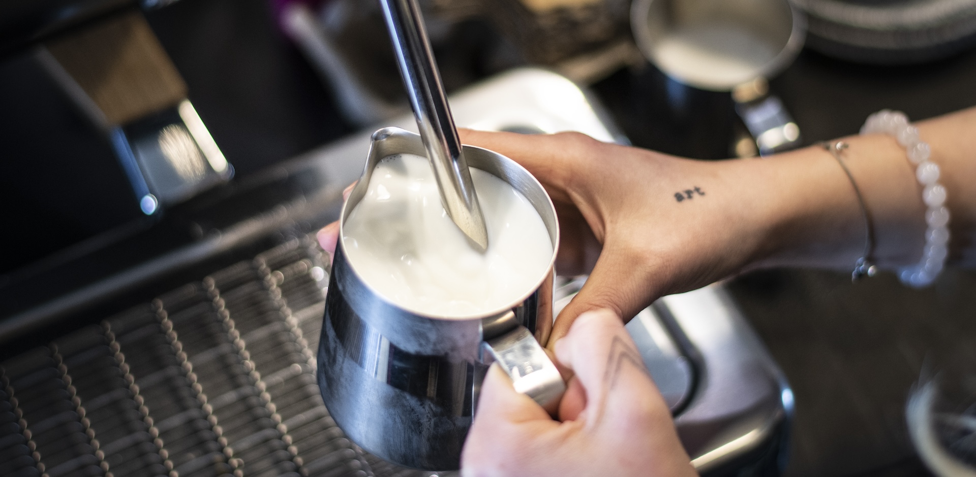 Příprava_cappuccino_01