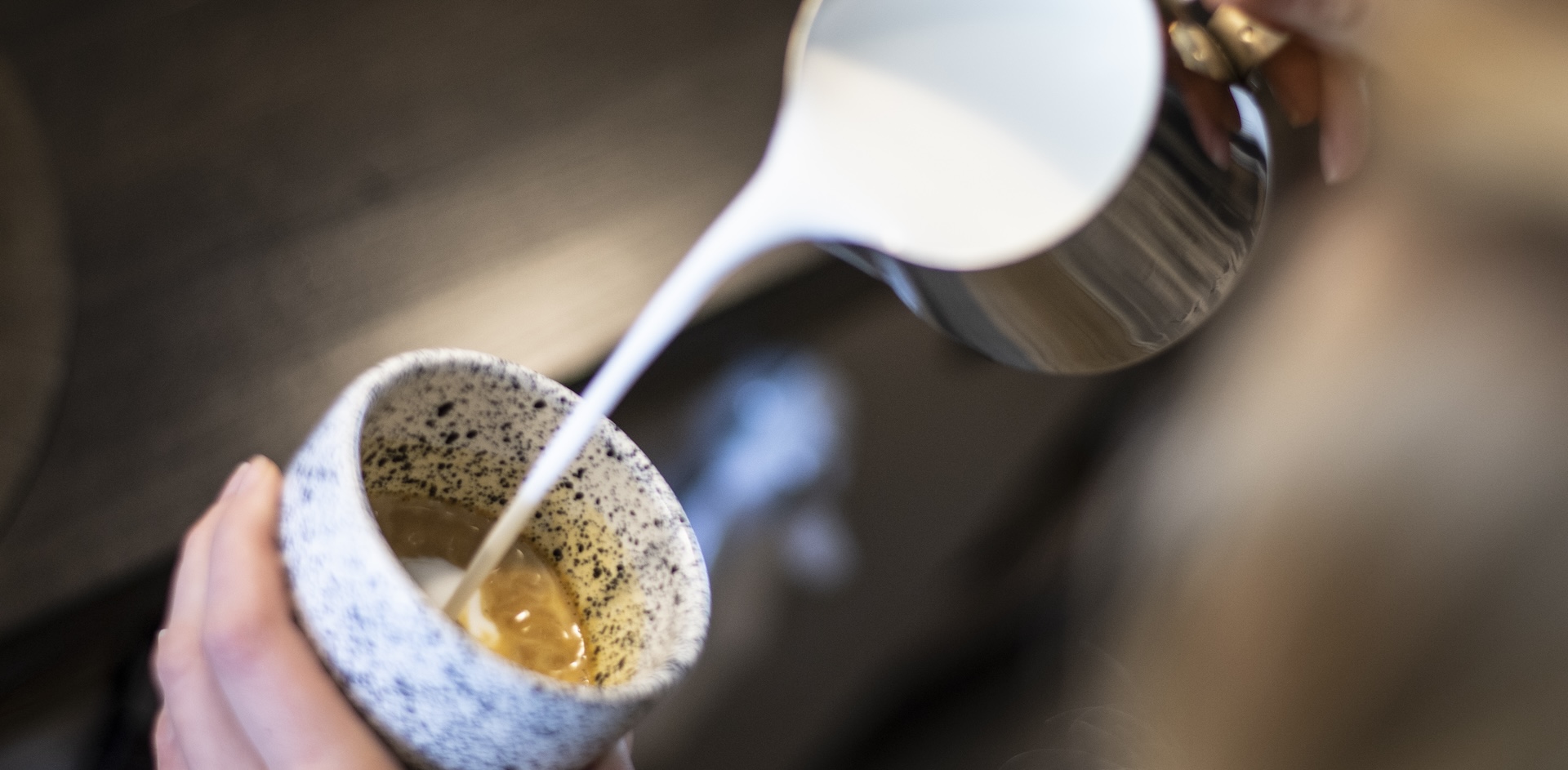 Příprava_cappuccino_03