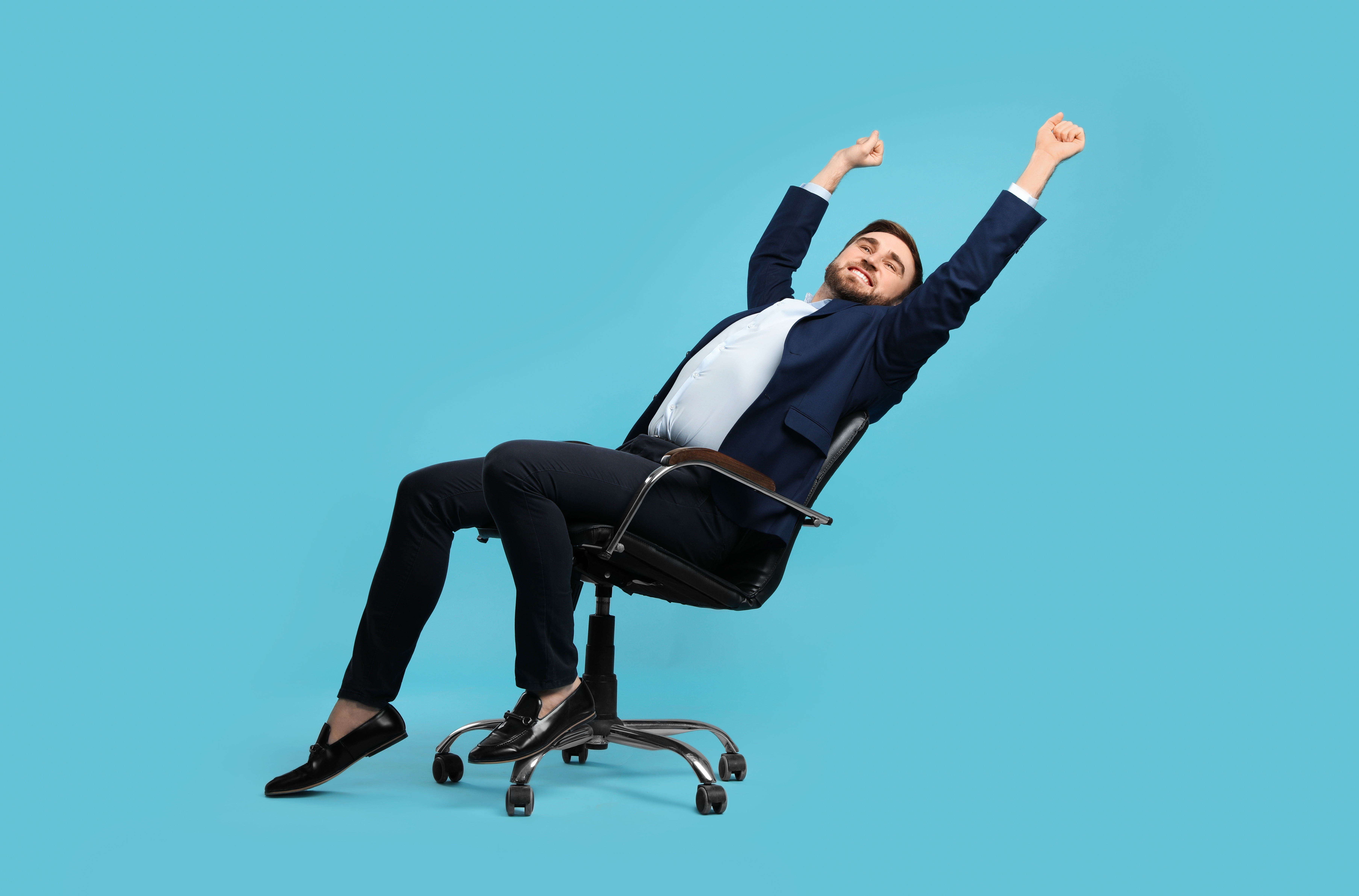 5 cviků s kancelářskou židlí - pomůžeme vám rozpohybovat ztuhlé svaly