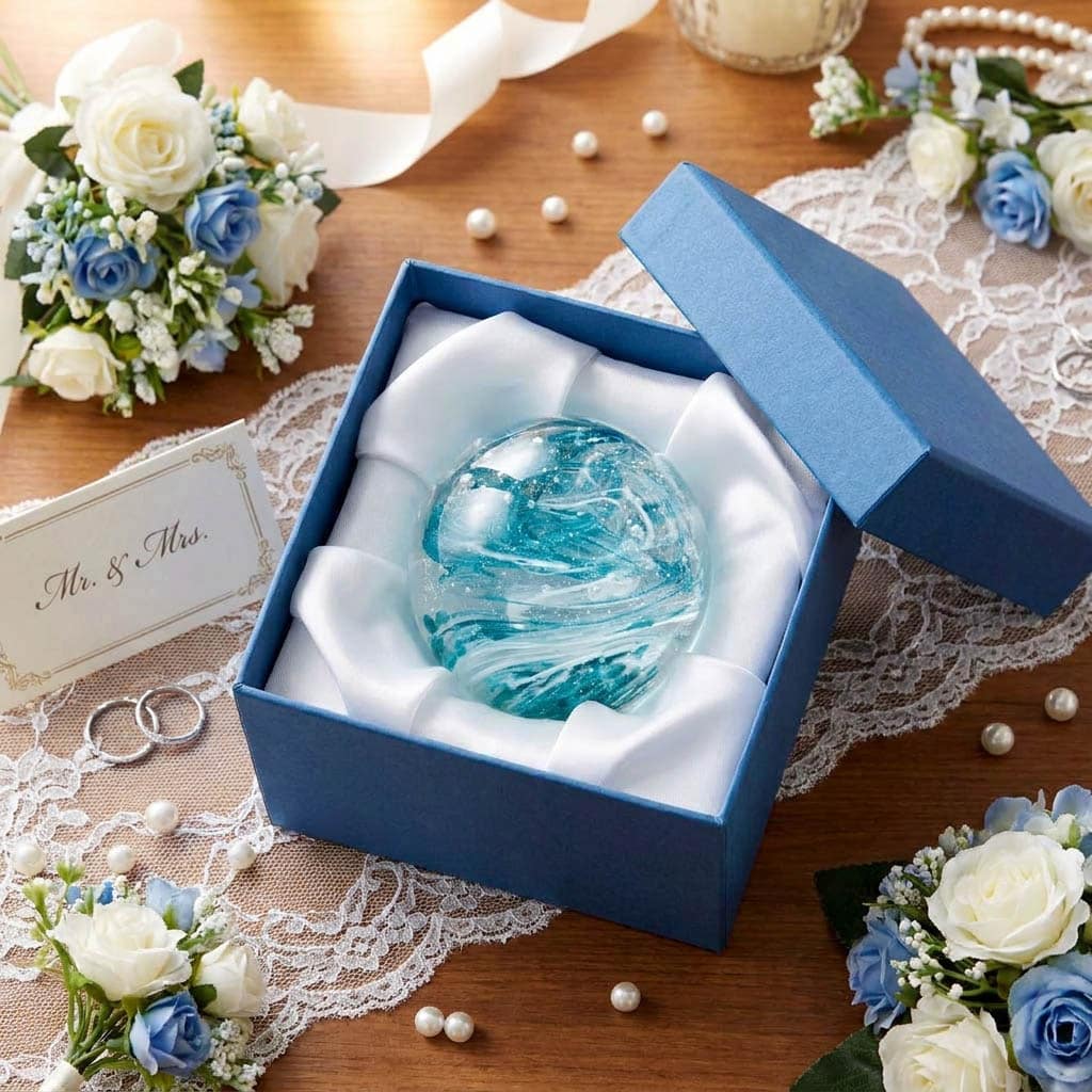Luxusní dárkové balení s křišťálovým těžítkem v tmavě modré krabičce s bílým saténem