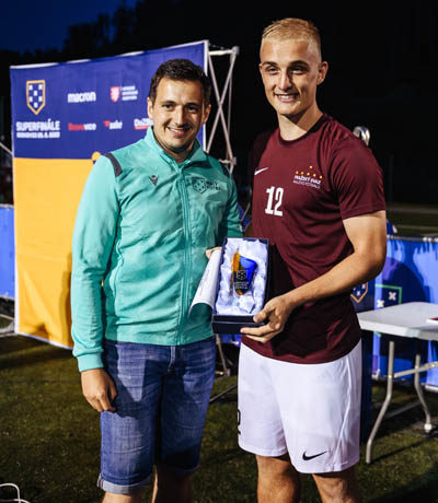 Tvoříme skleněné trofeje pro Asociaci malého fotbalu.