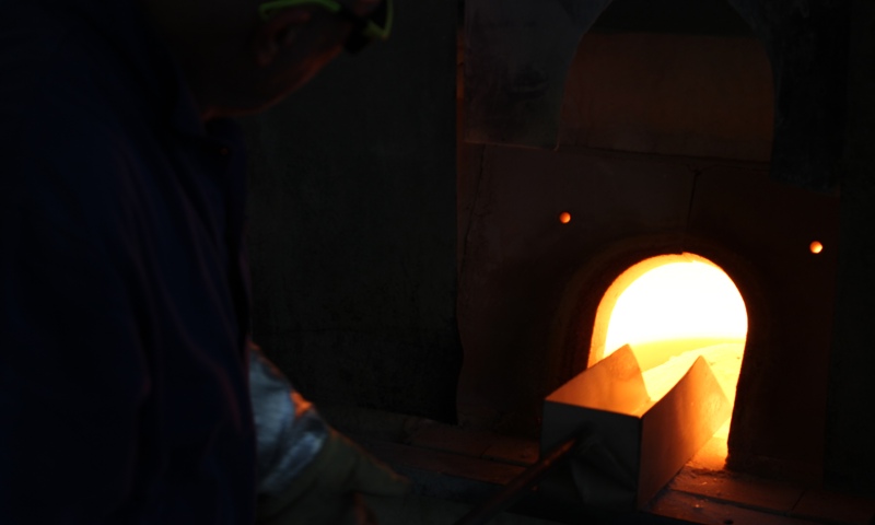 Utavení skloviny je první proces při výrobě skla. Jedná se o roztavení surovin ve sklářské peci při teplotě 1400 °C. Tento proces probíhá přes noc.