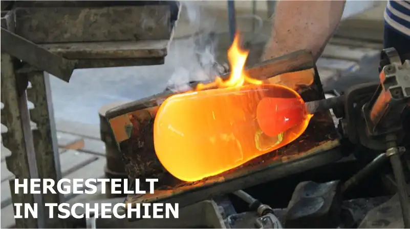 Hergestellt in Tschechien. Glaskunst Deko online Shop. Handgemachte böhmische Deko Glaskunst Vasen, Glasfiguren Tiere und Briefbeschwerer aus Glas.
