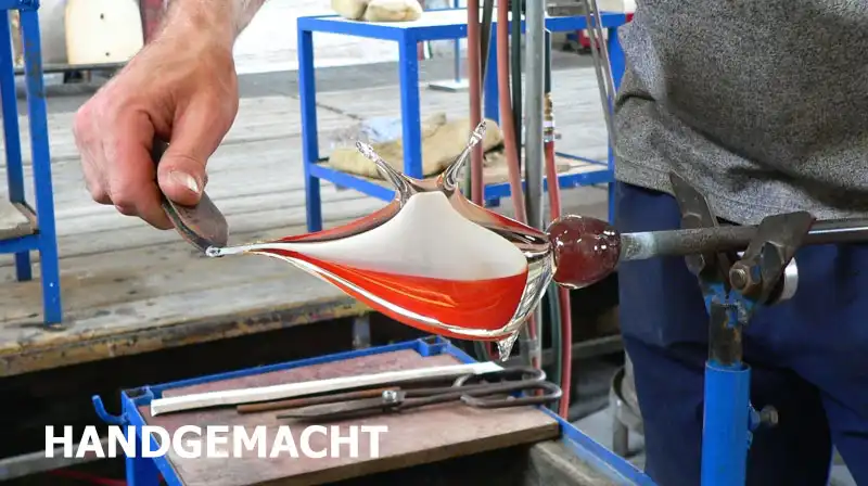 Handgemachte böhmische Glaskunst Deko. In unserem online Shop finden Sie Deko Glaskunst Vasen, Glasfiguren Tiere und Briefbeschwerer aus Glas.