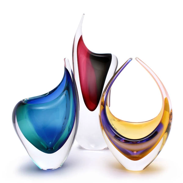 Unique Bohemia Glass pieces. Choose from an offer of several sets of hand-blown art glass vases.