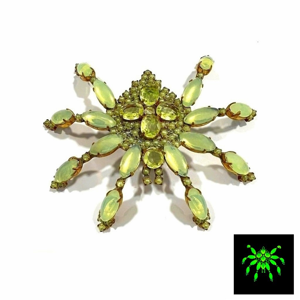 art deco vaseline uranium glass large spider vintage brooch pin