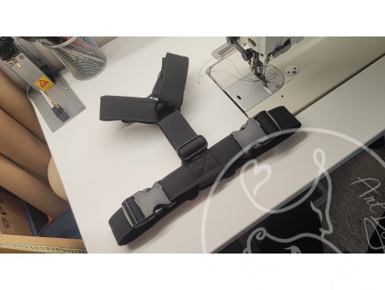 Postroj jednobarevný černý