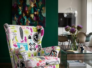 When boldness meets precise European craftsmanship. 🎨🧵 The TIME FLIES pattern for the Strandmon armchair brings a vibrant,...