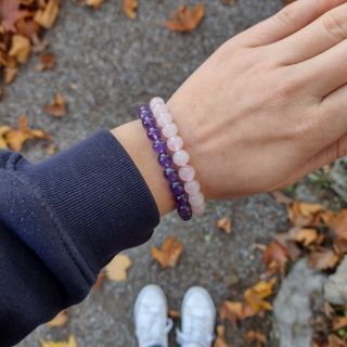 🤍 Naše náramky z minerálních kamenů nejsou jen doplněk – jsou symbolem energie, harmonie a osobního stylu. Na artekam.cz...