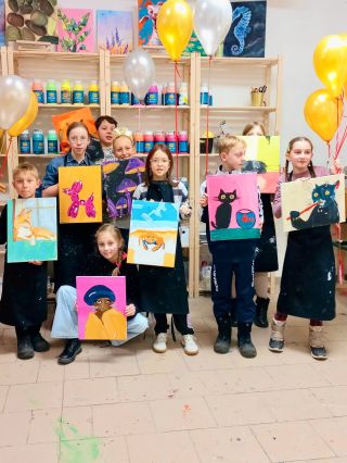 Nabízíme kurzy pro děti i dospělé. Stačí si vybrat termín a přijít — o všechno ostatní se postaráme my. 💛🎨 ⠀ Aktuálně...