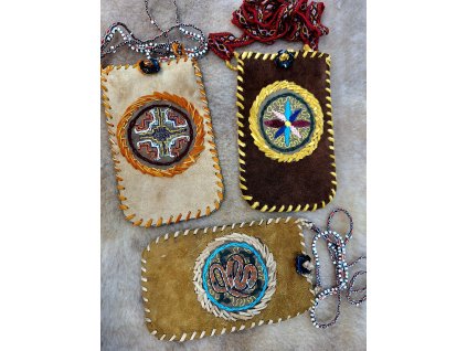 Kožená taštička vyšívaná