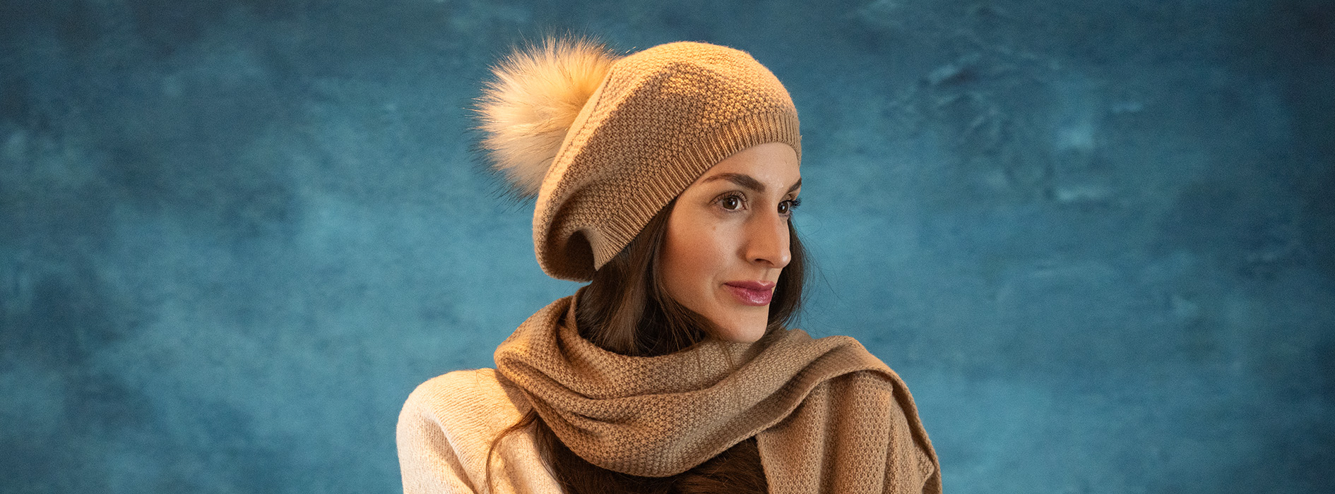 Kašmírová čepice s bambulí