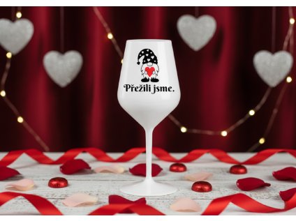 Nerozbitná sklenice na víno - Přežili jsme.