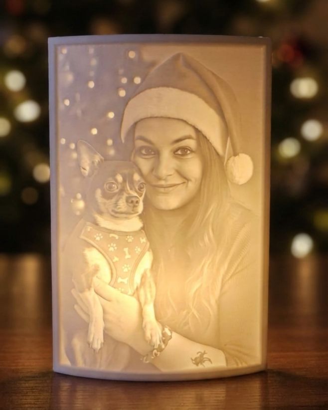 🌟 Nechte vzpomínky zářit! 🌟 Tahle krásná fotolampa promění vaši oblíbenou fotku ve jemné světlo plné emocí 💡❤️ – ideální...