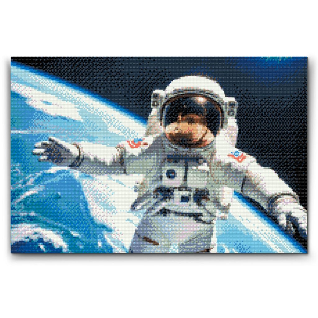 M2_Diamond_Paintings_-_Astronaut_with_planet_Earth