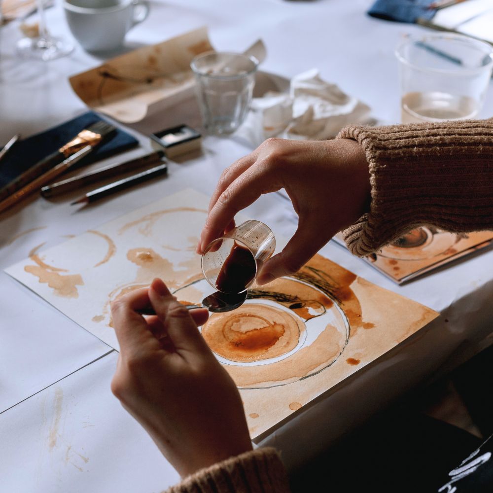 Sampling various types of coffee and a unique coffee painting technique.