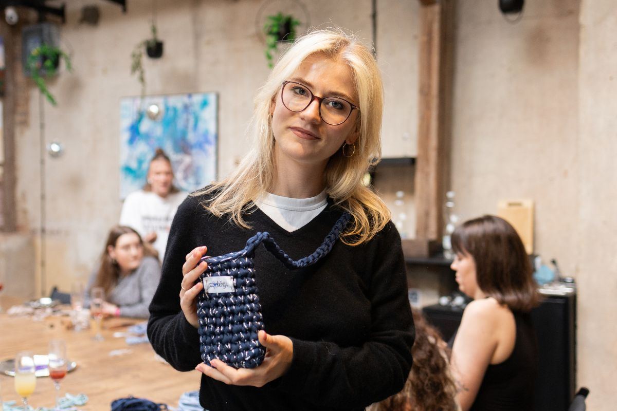 hotová háčkovaná kabelka z workshopu ArtCrochet