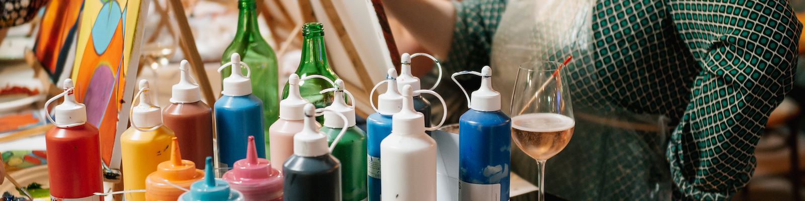 paint and sip Prague – painting class with a drink
