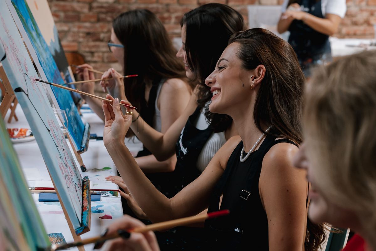 spokojené ženy na kreativním zážitku liberec