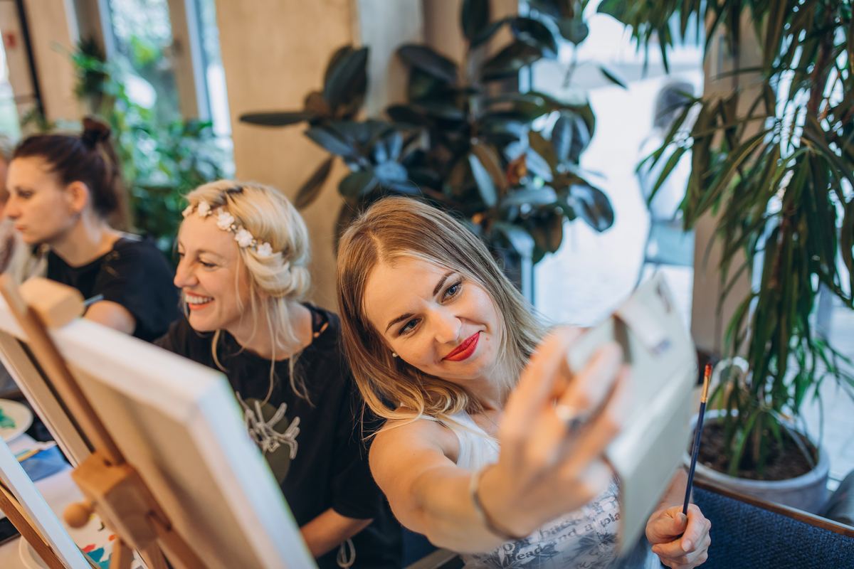 paint and sip evening in Prague – painting with a glass of wine
