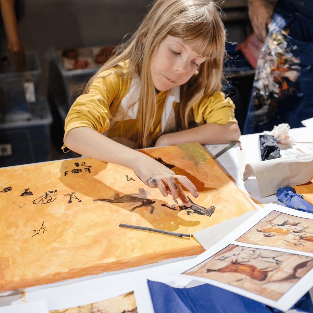 V jeskyni: Techniky pravěkých umělců – ArtKids