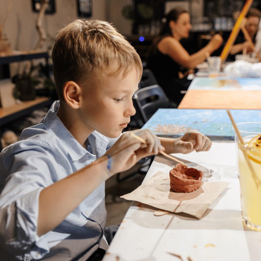 V jeskyni: Techniky pravěkých umělců – ArtKids