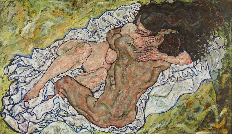 Objetí od Egona Schieleho, 1917 – nahý muž a žena se objímají na zmačkaném bílém prostěradle