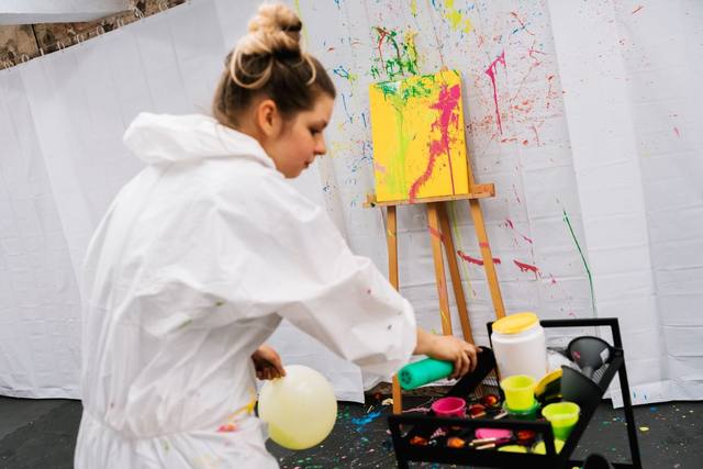 Pop-BalloonArt v ArtLab – praskání balónků s barvou