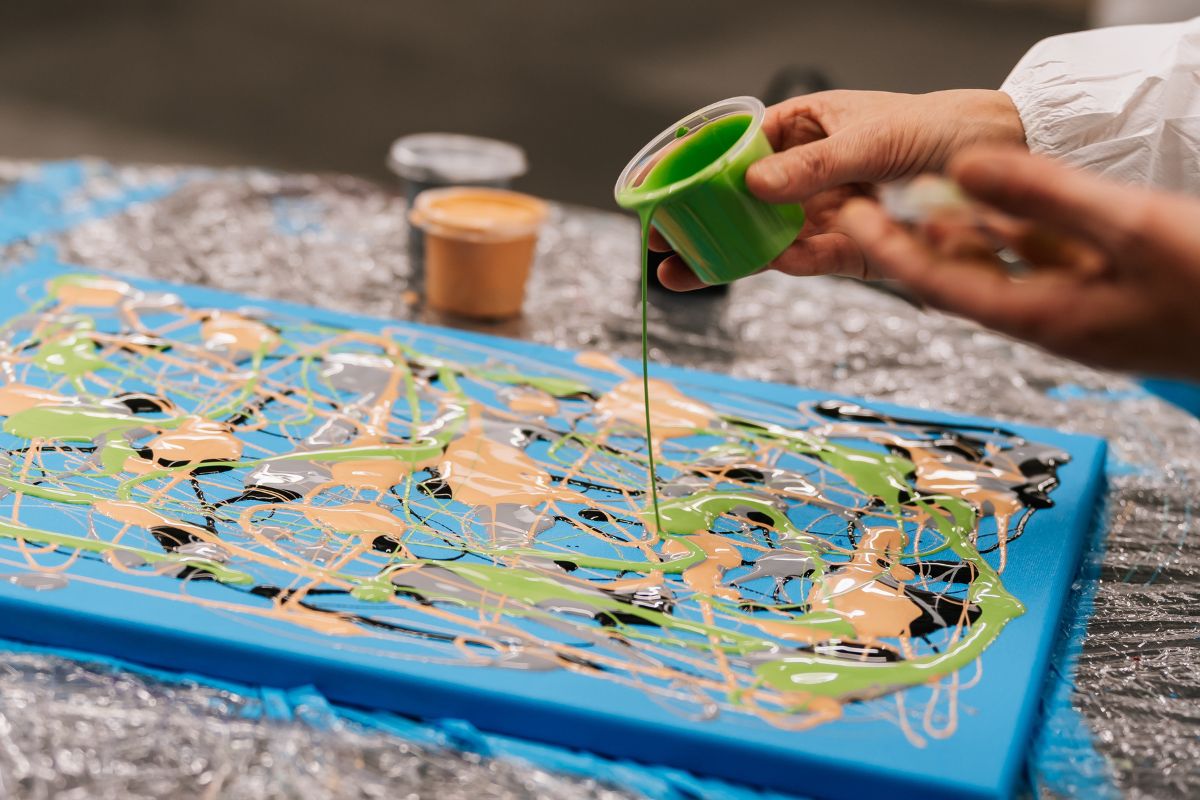 Art studio Praha ukázky prací a atmosféra kurzu malby