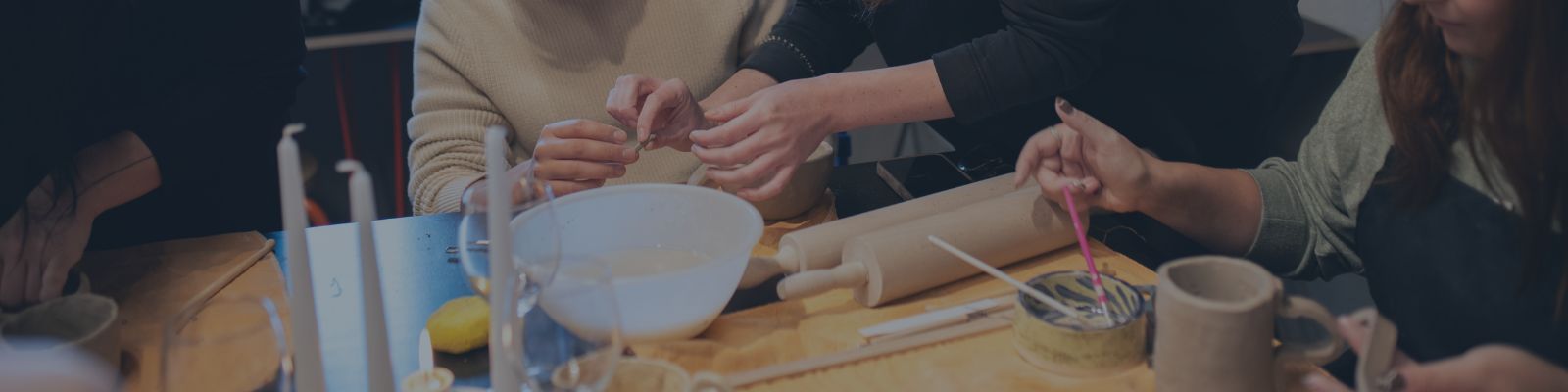 kurz keramiky výroba hrnku a talíře