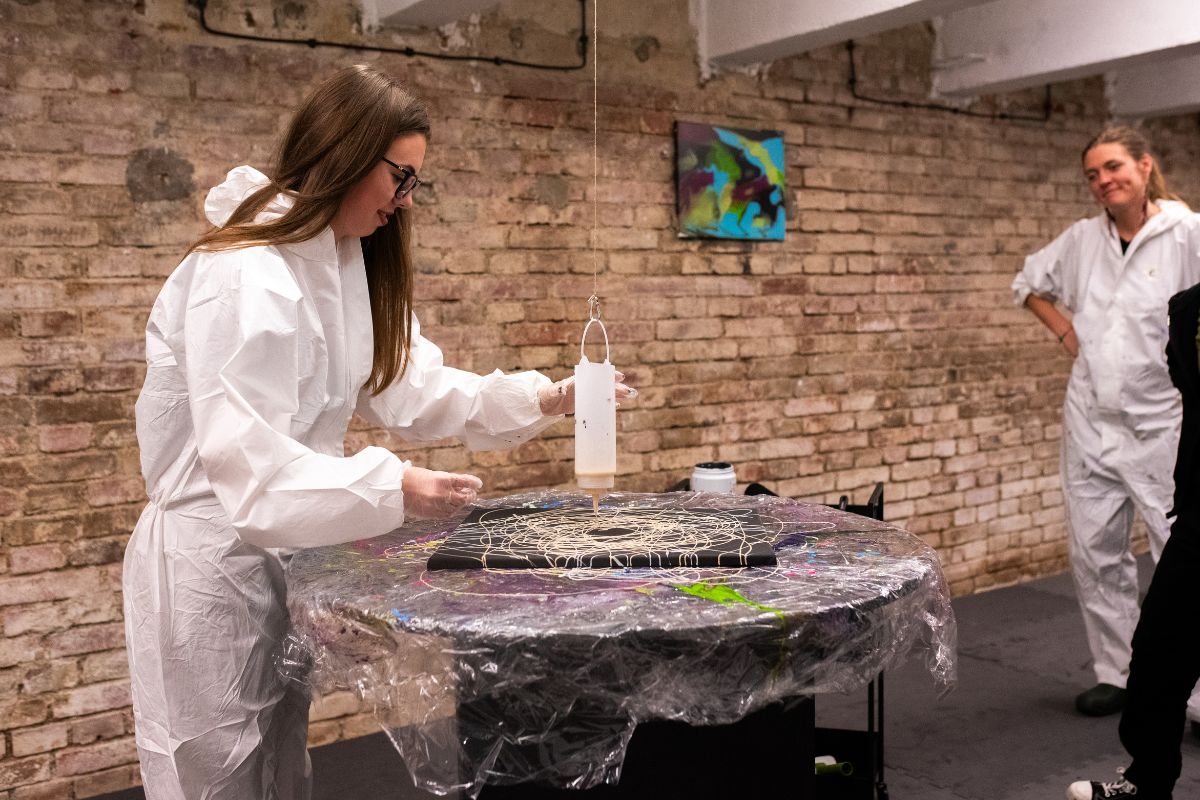 vlastní obraz vytvořený kyvadlem a barvou