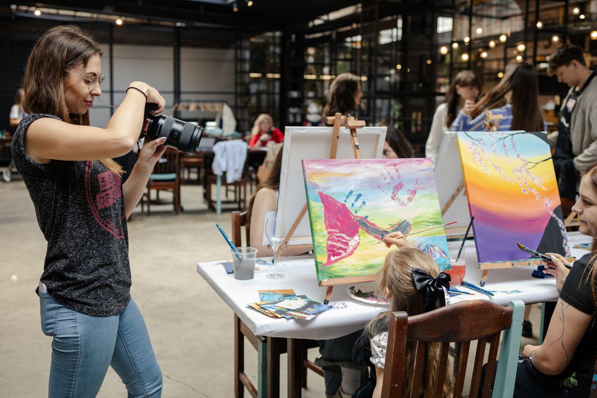 Zážitky pro ženy v Brně s malováním v ArtMoment