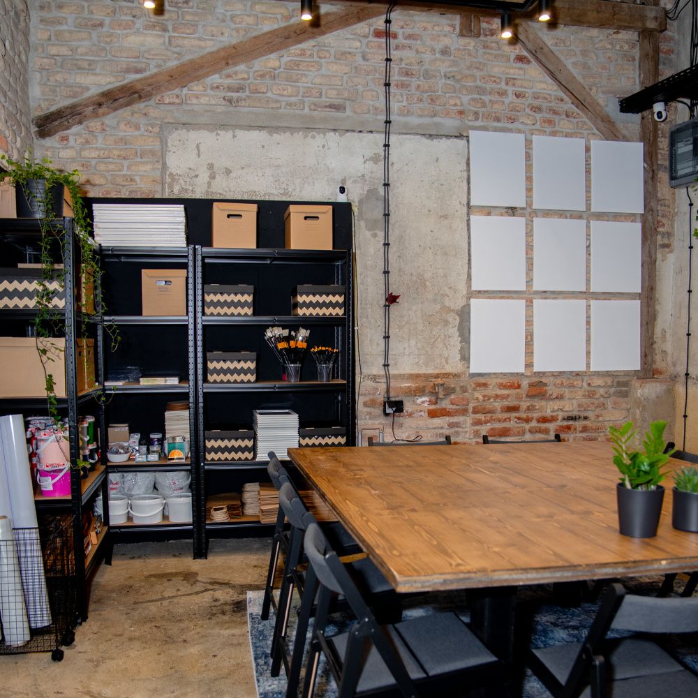 ArtHub Praha – vstup z ulice Dělnická ve Vnitroblocku