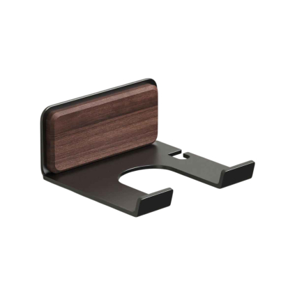 13132 nastenny drzak na fen z orechoveho dreva