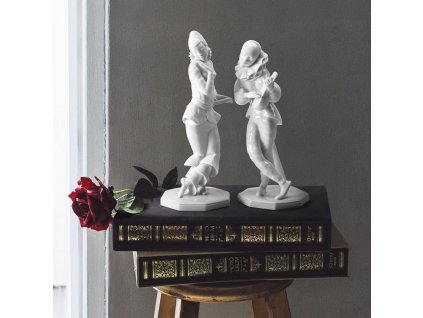 Aelteste Volkstedter Porcelánová soška "Pierotka s vějířem"