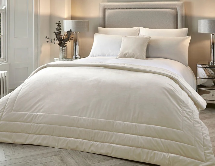 Ulster Weavers Přehoz přes postel Chic Ivory 220x150